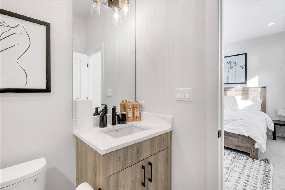 Photo of Bathroom in East Garfield Park