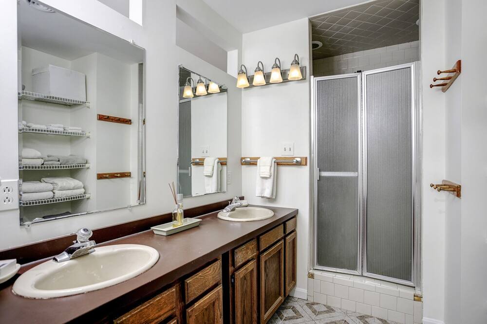 Photo of Bathroom in Stanton Park