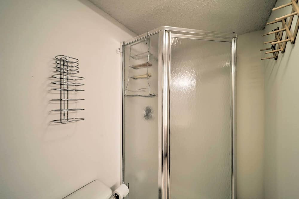 Photo of Bathroom in Newland