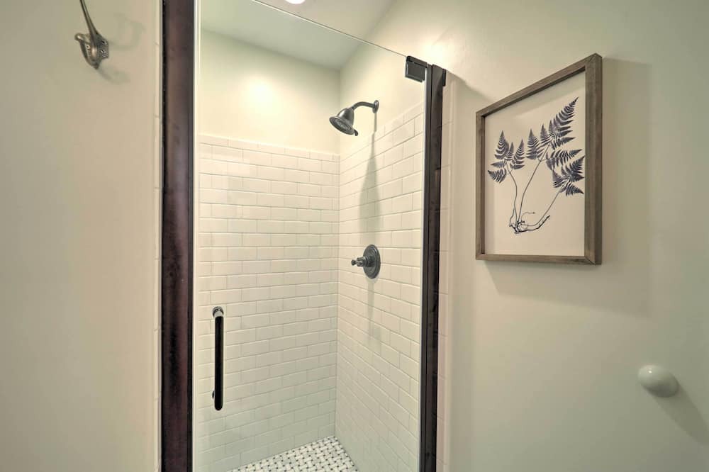 Photo of Bathroom in Newland