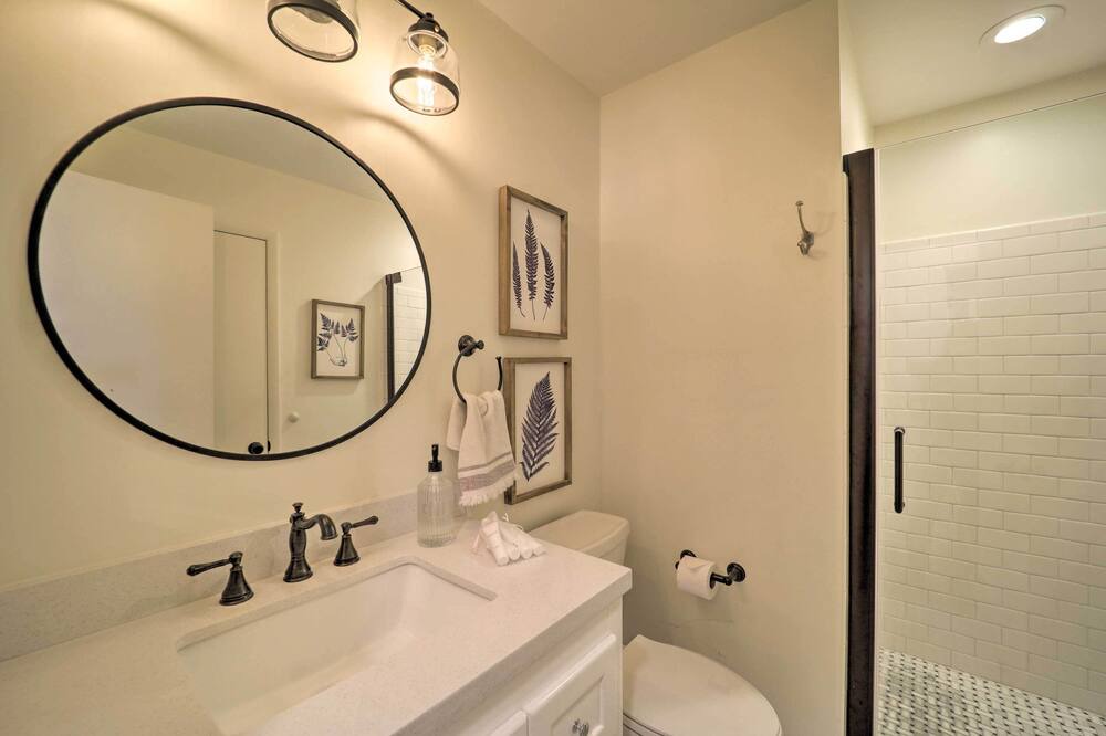 Photo of Bathroom in Newland