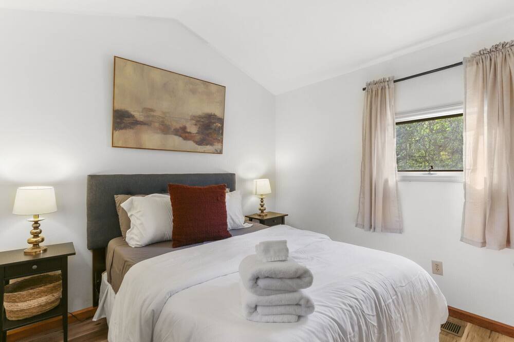 Photo of Bedroom in Newland