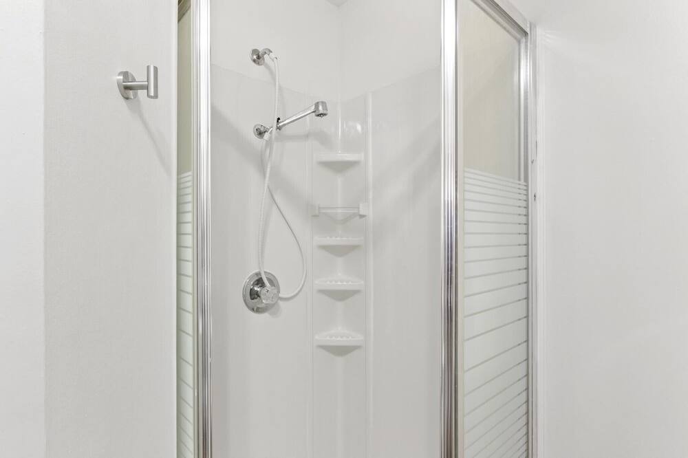 Photo of Bathroom in Newland