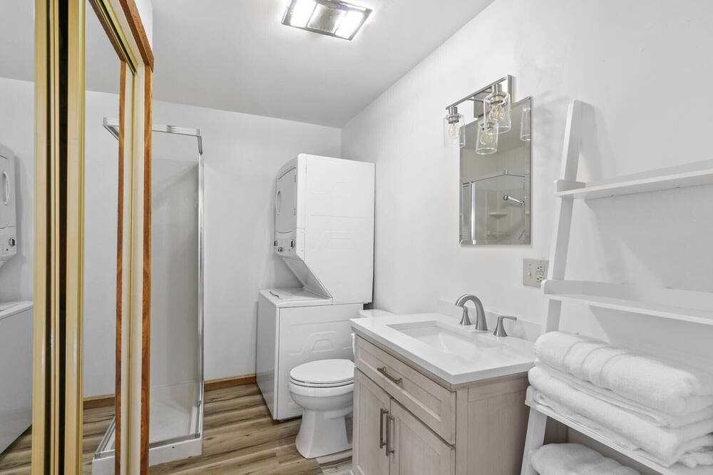 Photo of Bathroom in Newland