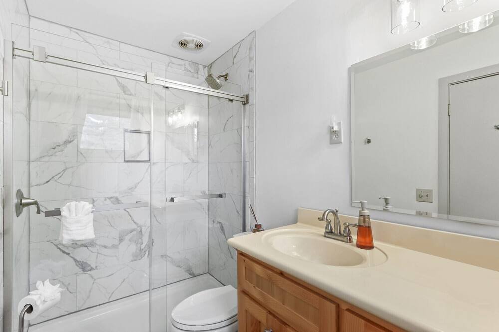 Photo of Bathroom in Newland