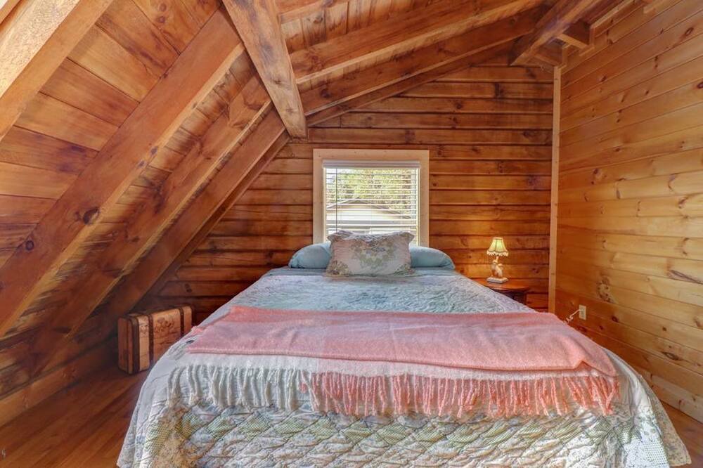 Photo of Bedroom in Mountain City