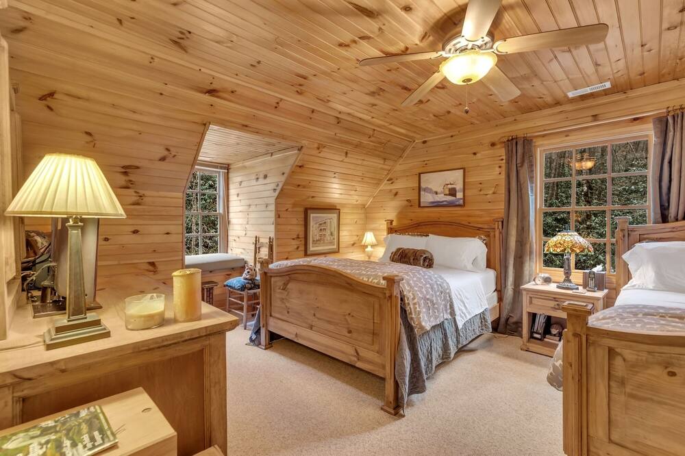 Photo of Bedroom in Maggie Valley