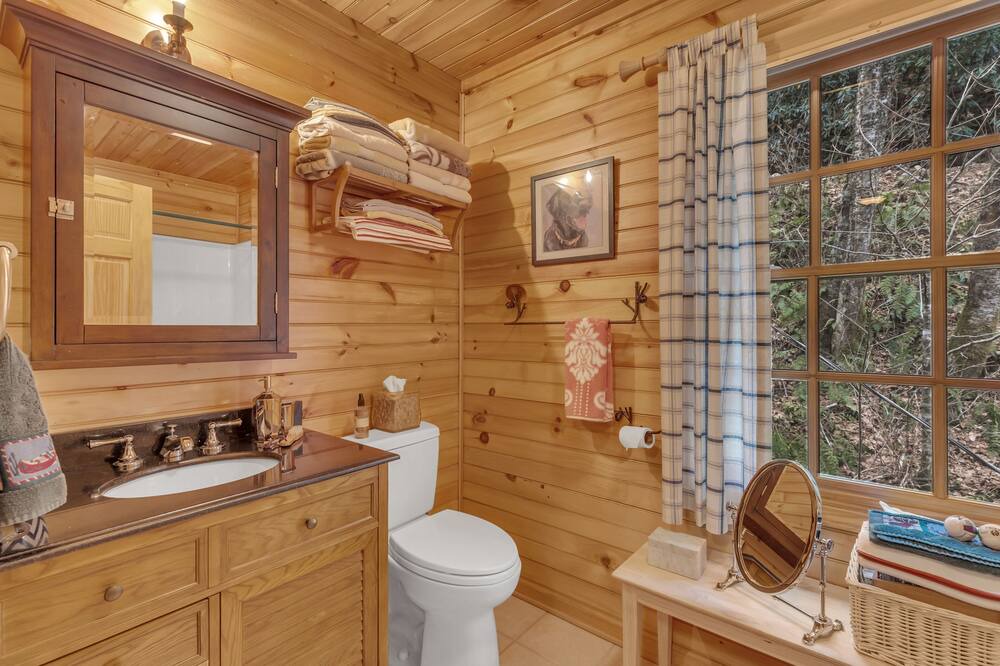 Photo of Bathroom in Maggie Valley