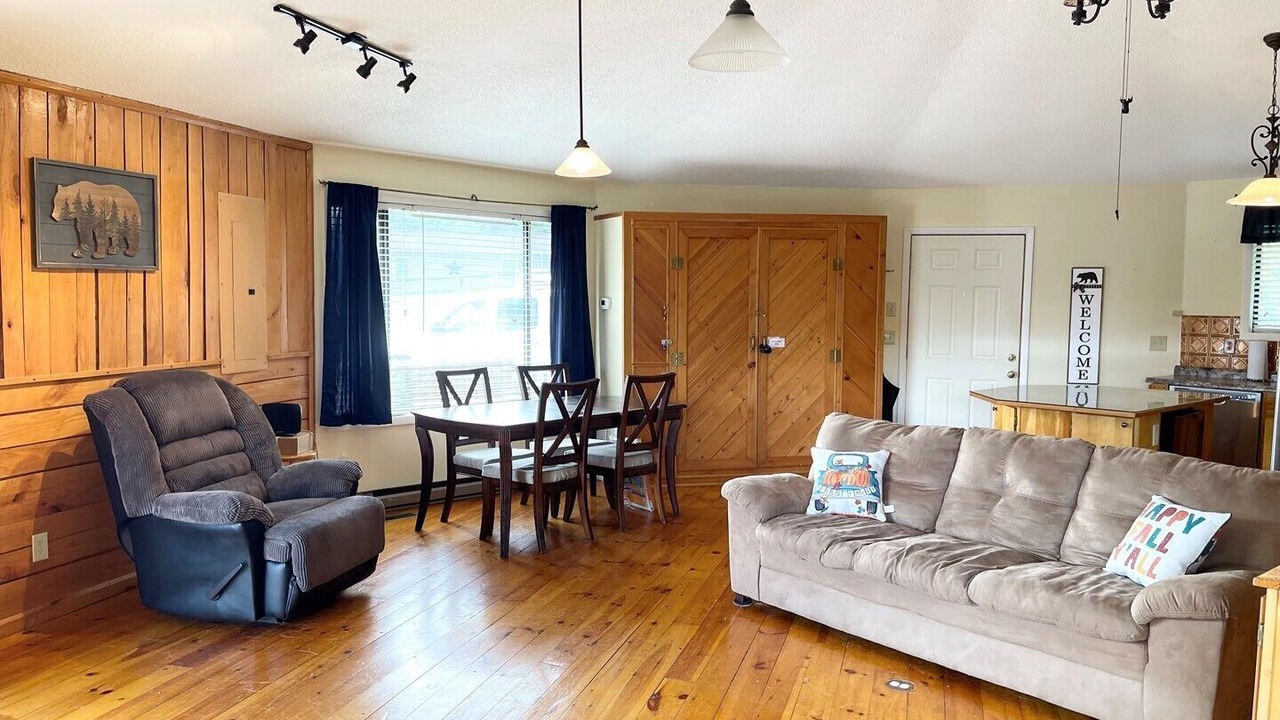 Photo of Livingroom in Millers Creek
