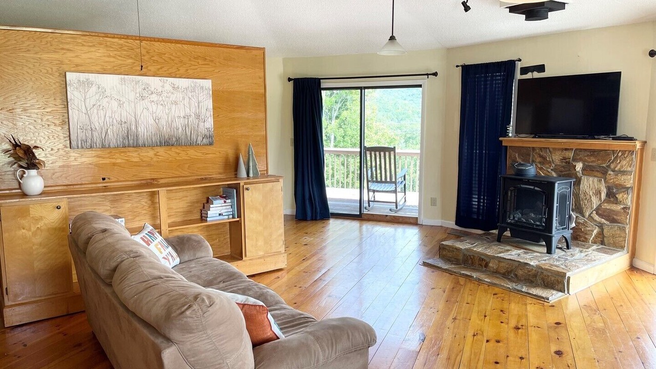 Photo of Livingroom in Millers Creek