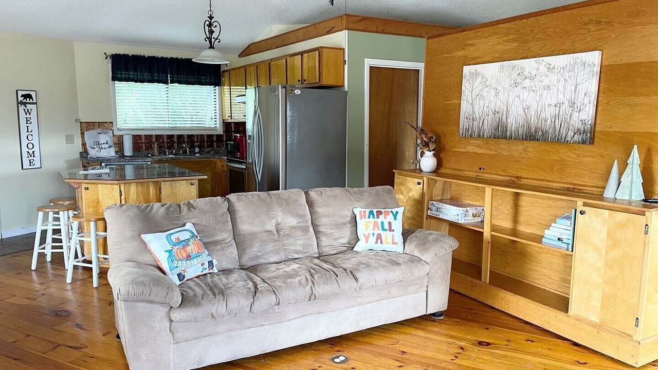 Photo of Livingroom in Millers Creek