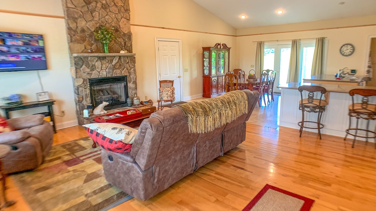 Photo of Livingroom in Grassy Creek