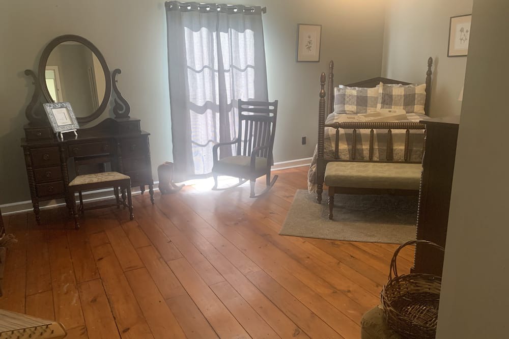 Photo of Bedroom in Mountain City