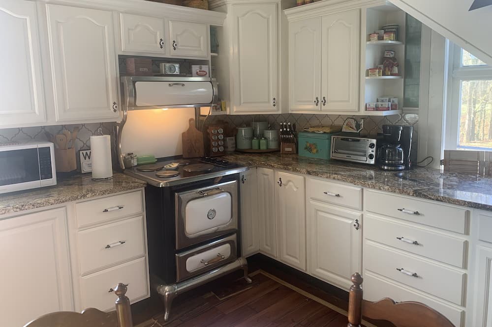 Photo of Kitchen in Mountain City