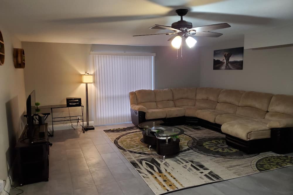 Photo of Livingroom in Rancho Oakey
