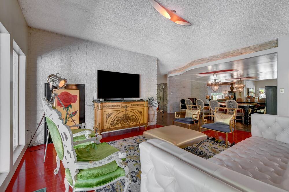 Photo of Livingroom in Scotch Eighty