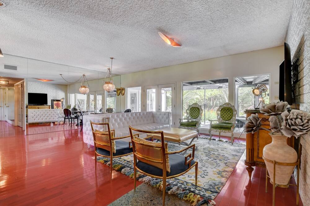 Photo of Livingroom in Scotch Eighty