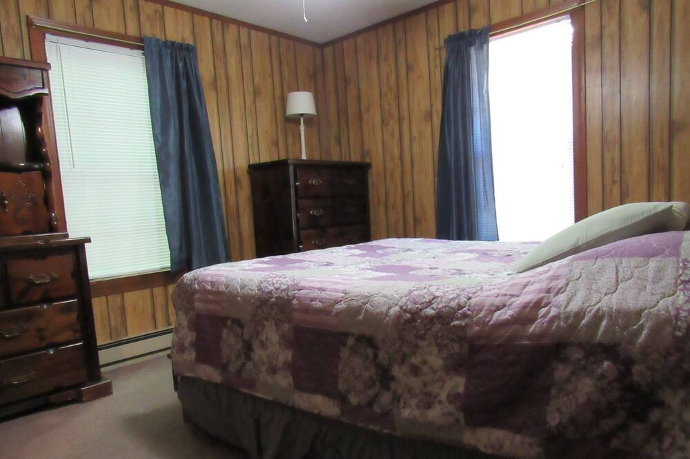 Photo of Bedroom in Hendersonville