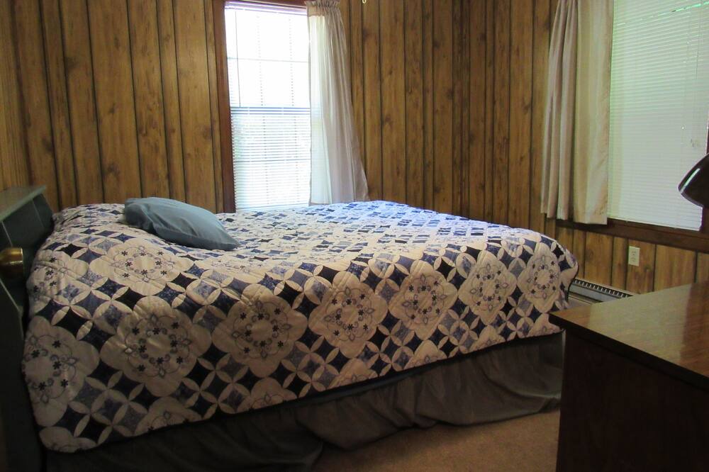 Photo of Bedroom in Hendersonville