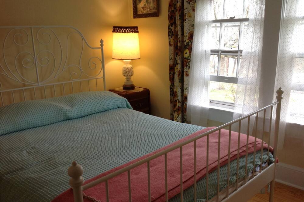 Photo of Bedroom in Black Mountain