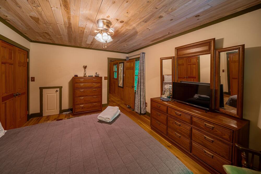 Photo of Bedroom in Zionville