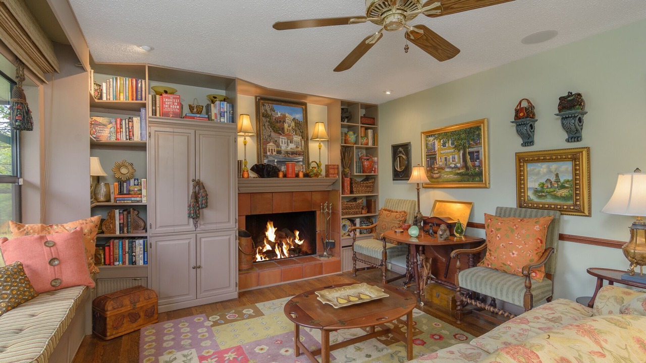 Photo of Livingroom in Fairview