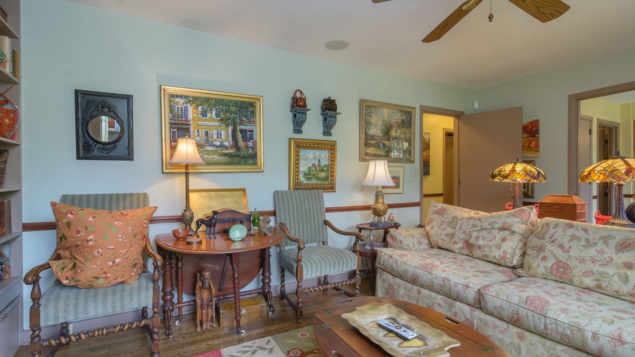 Photo of Livingroom in Fairview