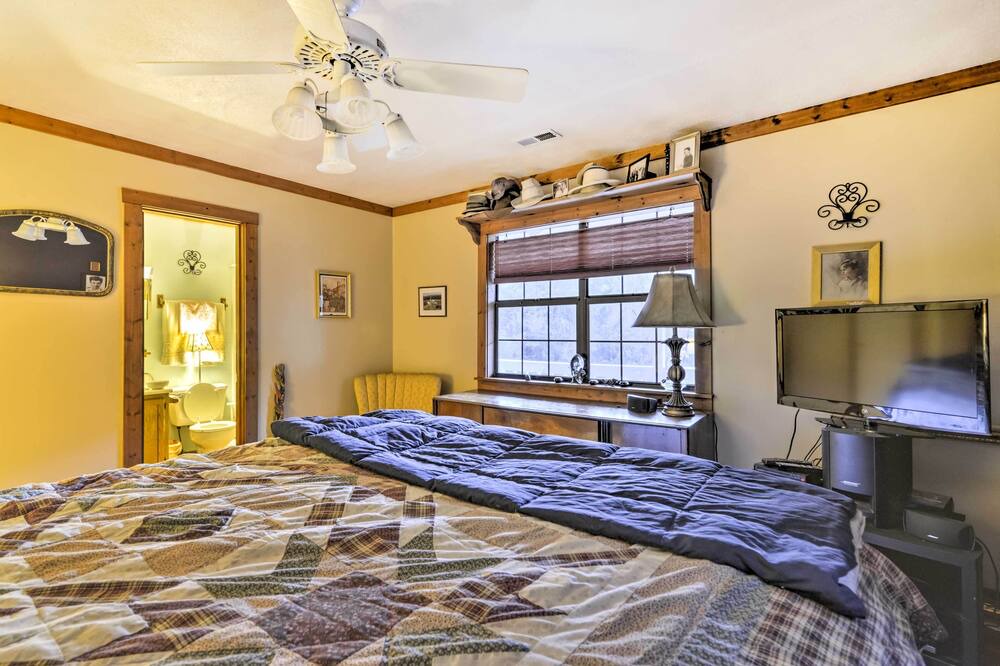 Photo of Bedroom in Swannanoa