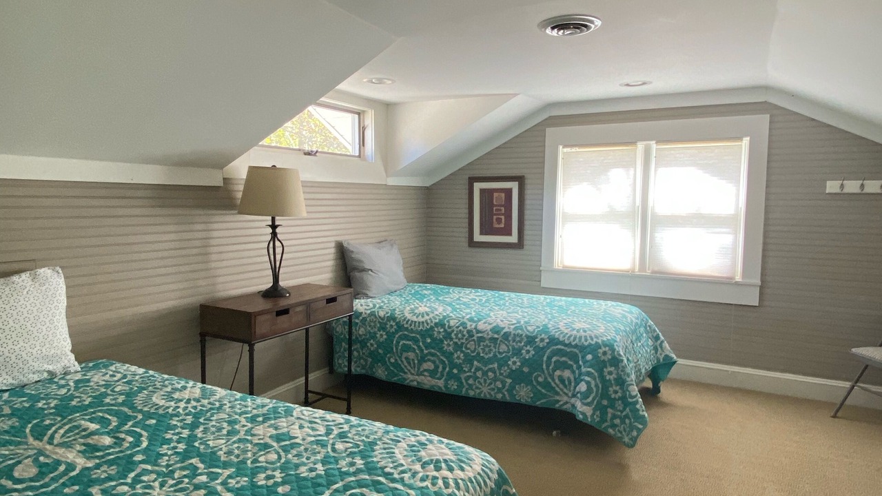 Photo of Others in Frank
