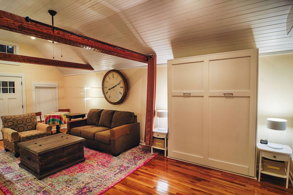 Photo of Others in Jonesborough