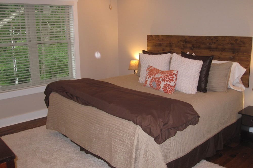 Photo of Bedroom in Black Mountain
