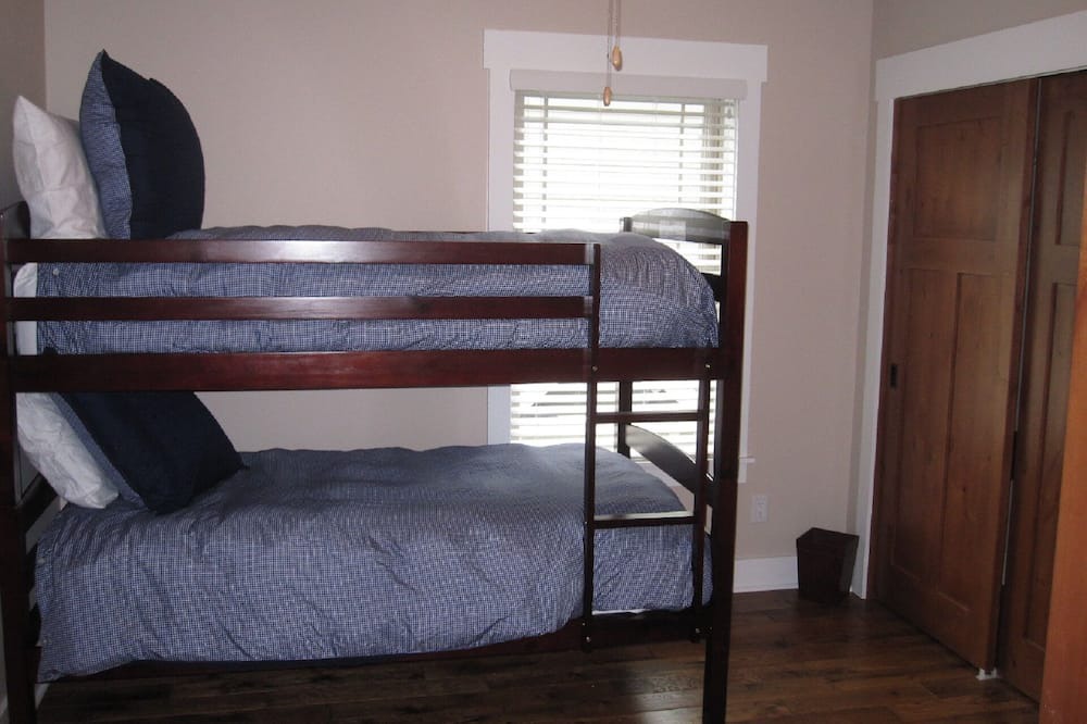 Photo of Bedroom in Black Mountain