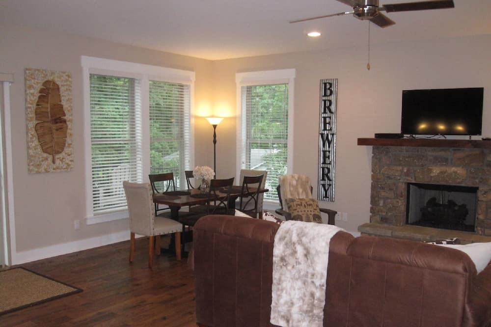 Photo of Livingroom in Black Mountain