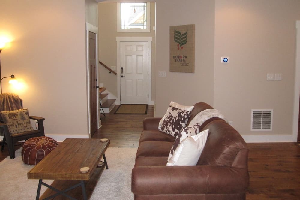 Photo of Livingroom in Black Mountain