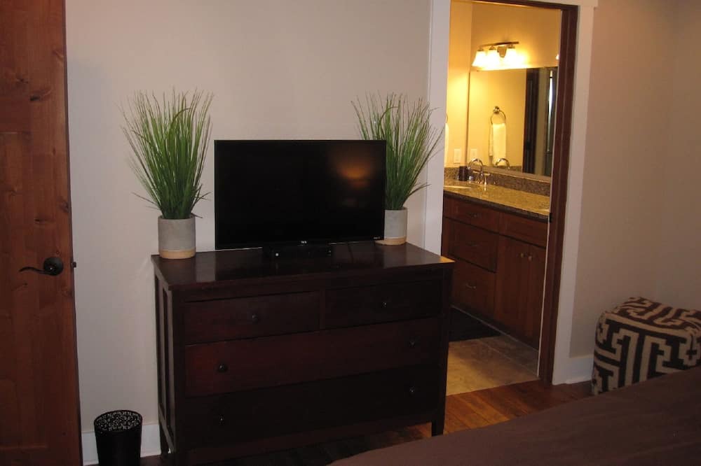 Photo of Bedroom in Black Mountain
