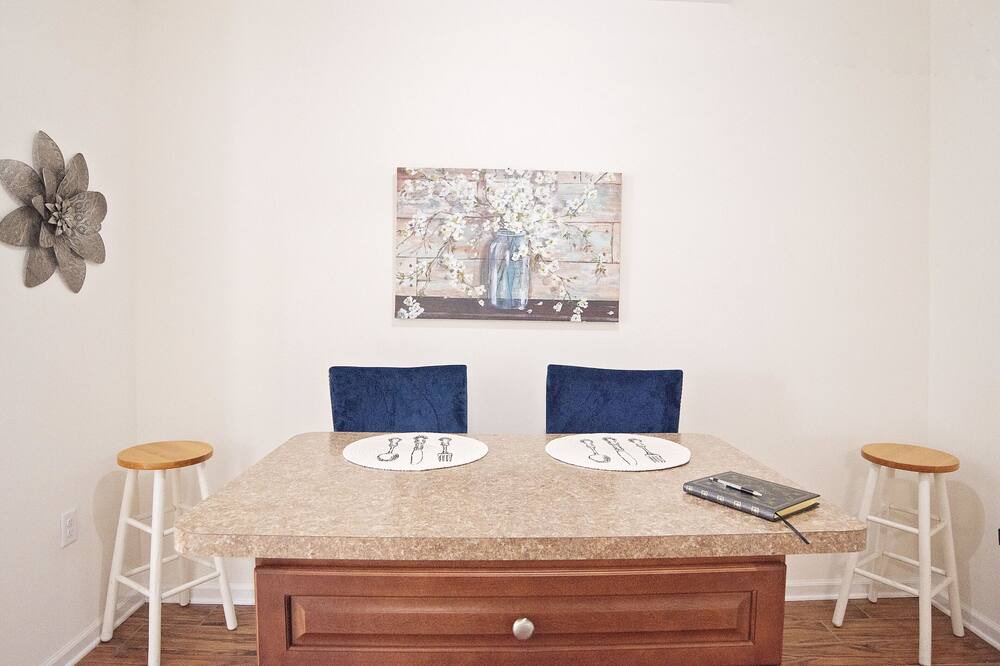 Photo of Livingroom in Downtown