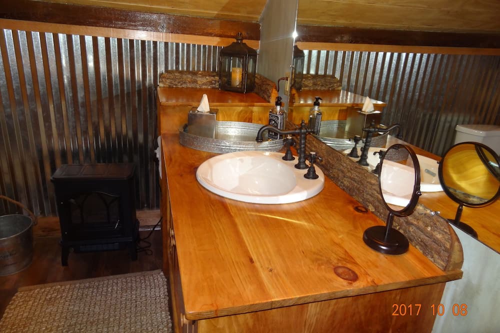 Photo of Kitchen in Laurel Bloomery