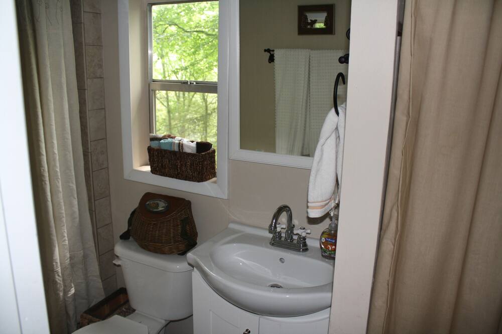 Photo of Bathroom in Mirror Lake