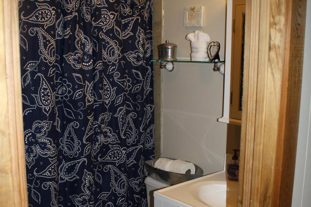 Photo of Bathroom in Mirror Lake