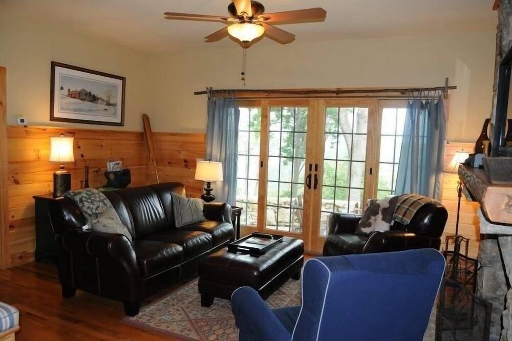 Photo of Bedroom in Lansing