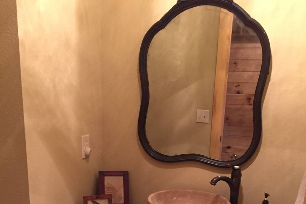Photo of Bedroom in Lansing