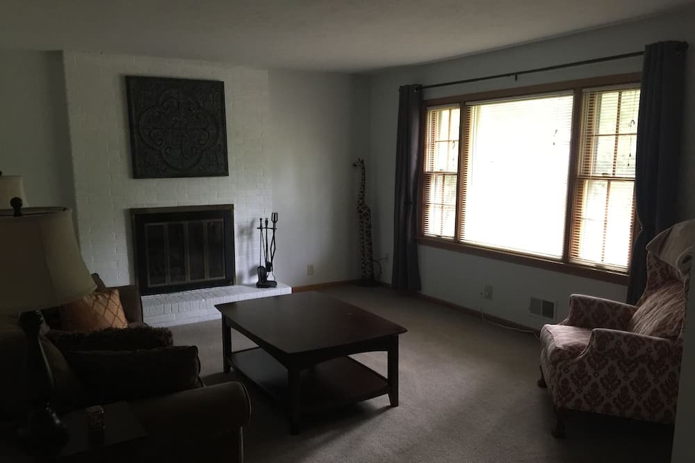 Photo of Livingroom in La Grange