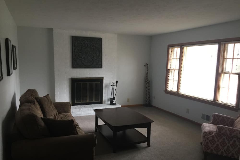 Photo of Livingroom in La Grange