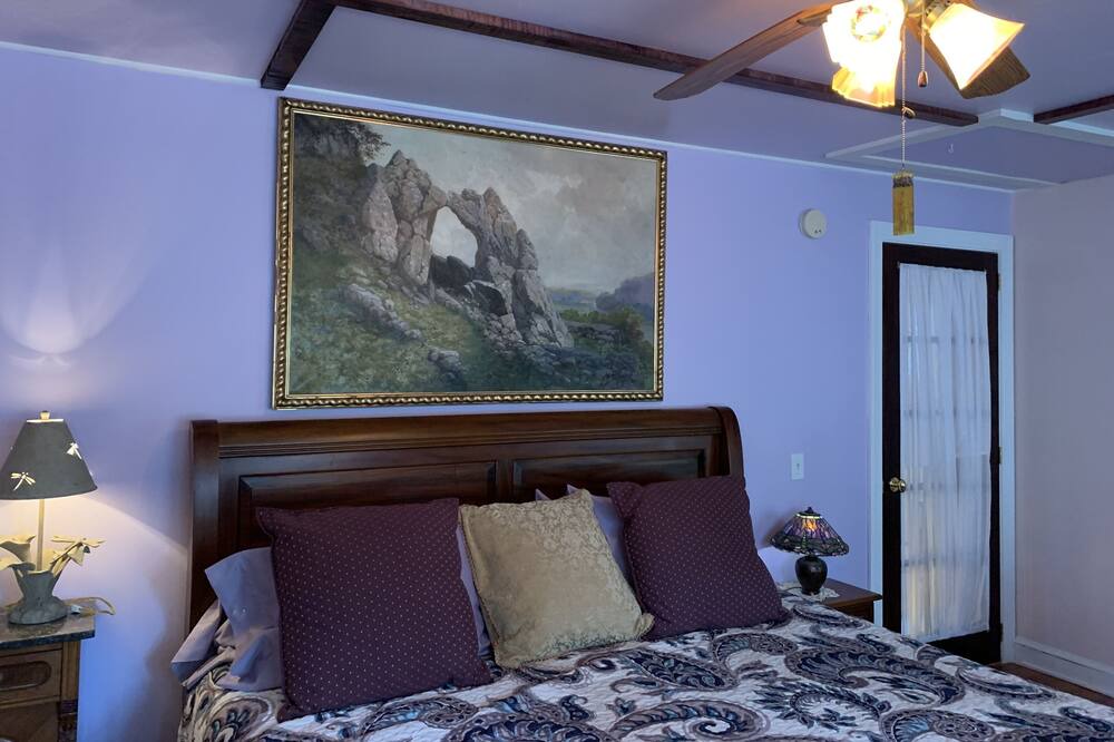 Photo of Bedroom in Black Mountain