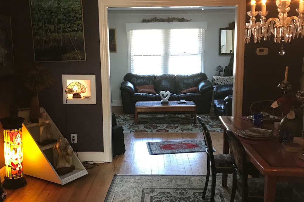 Photo of Livingroom in Black Mountain