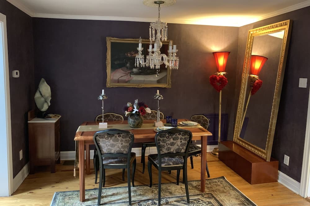 Photo of Livingroom in Black Mountain