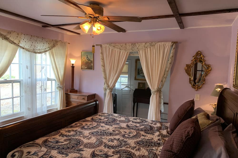 Photo of Bedroom in Black Mountain