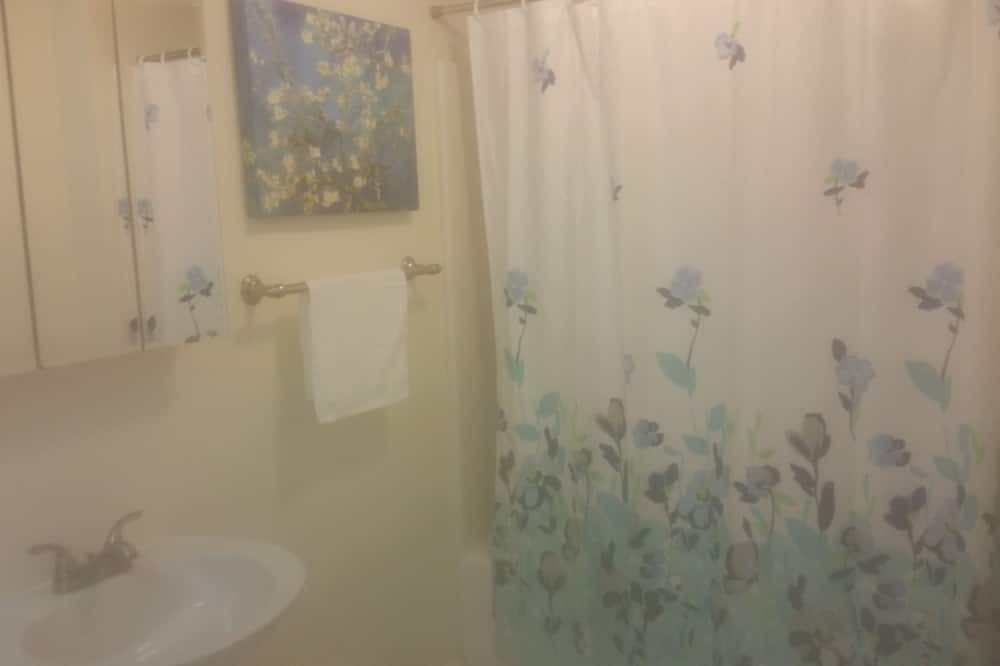 Photo of Bathroom in Murdock - Linden