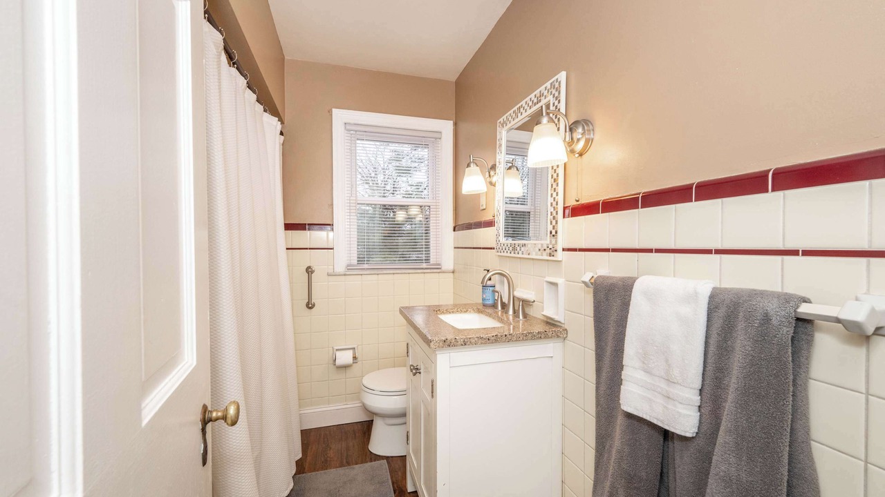 Photo of Bathroom in Roselawn Finance