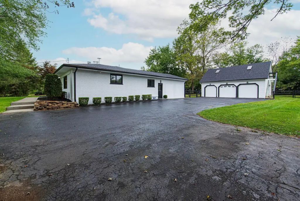 Photo of Outdoor in Roselawn Finance